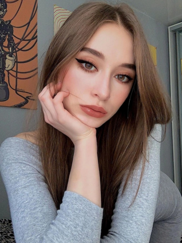 Проститутка Питера Андриана Шатенка c 2 размером груди у метро Невский проспект Санкт-Петербург Фото-2